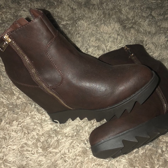 Brand New Brown Leather Boots - Picture 3 of 4
